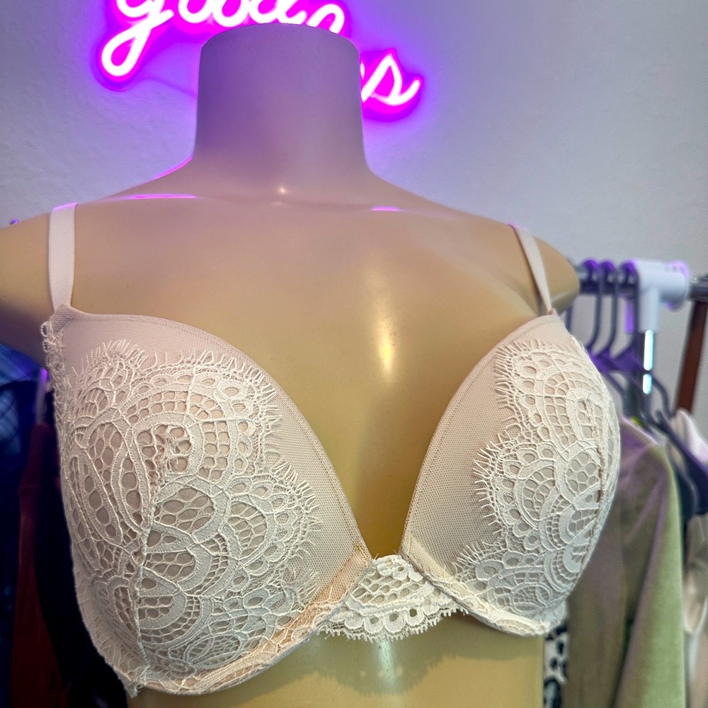 Victoria’s Secret dream angels bra